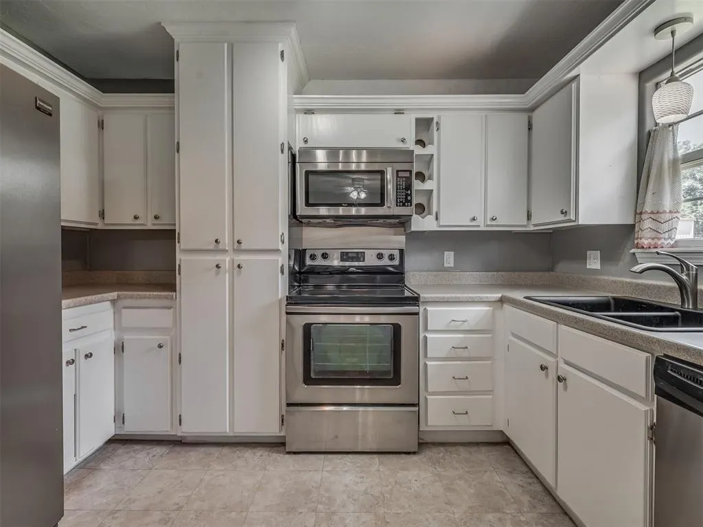 Photo 12 — 3910 Lawn Drive, Oklahoma City, OK 73115