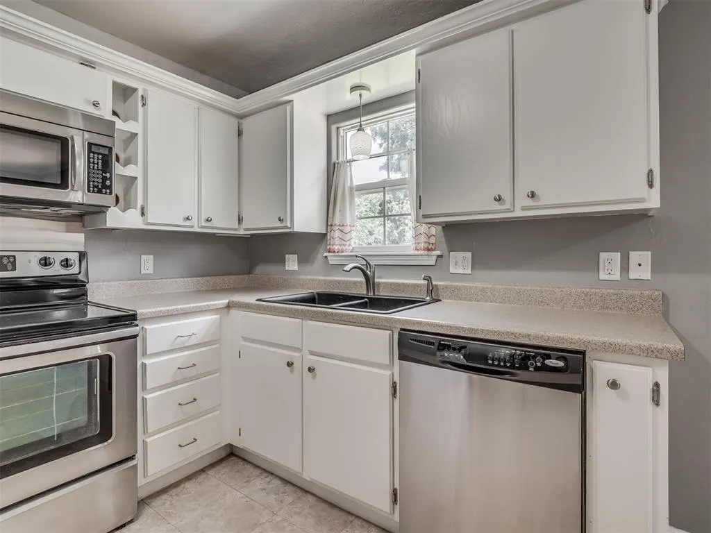 Photo 13 — 3910 Lawn Drive, Oklahoma City, OK 73115