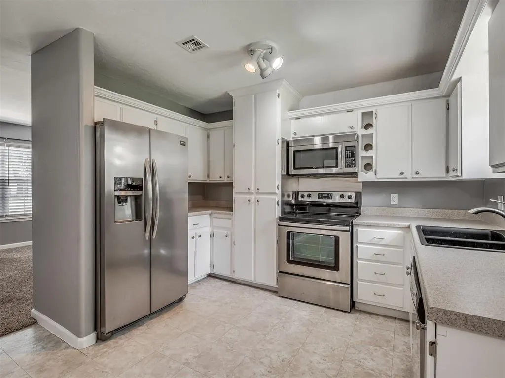 Photo 14 — 3910 Lawn Drive, Oklahoma City, OK 73115