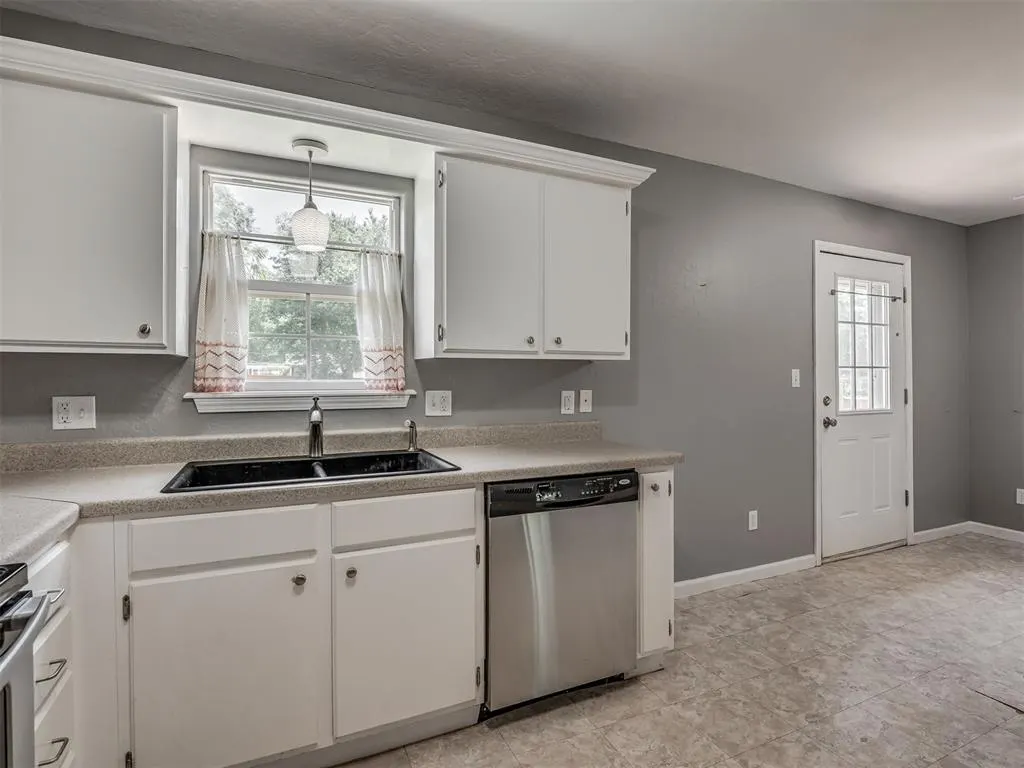 Photo 17 — 3910 Lawn Drive, Oklahoma City, OK 73115