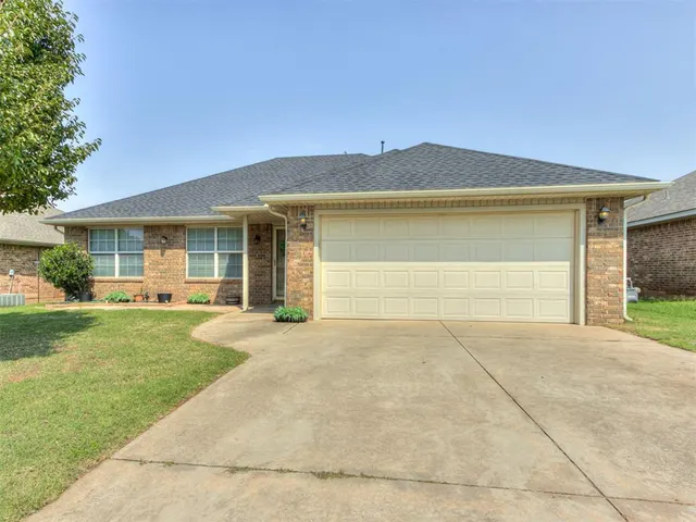 Photo 2 — 531 E Juniper Lane, Mustang, OK 73064