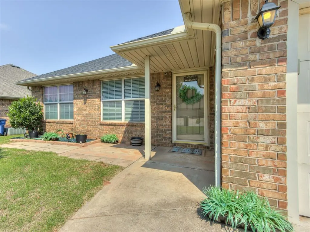 Photo 3 — 531 E Juniper Lane, Mustang, OK 73064