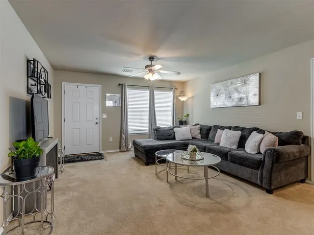Photo 4 — 531 E Juniper Lane, Mustang, OK 73064