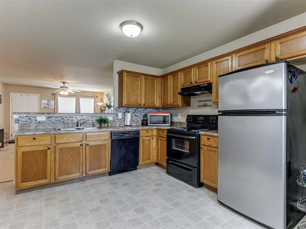 Photo 10 — 531 E Juniper Lane, Mustang, OK 73064