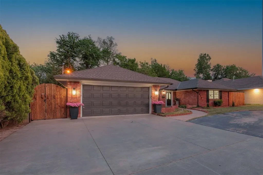Photo 2 — 6612 Edgewater Drive, Oklahoma City, OK 73116