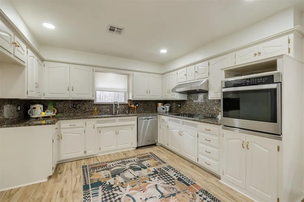 Photo 13 — 6612 Edgewater Drive, Oklahoma City, OK 73116