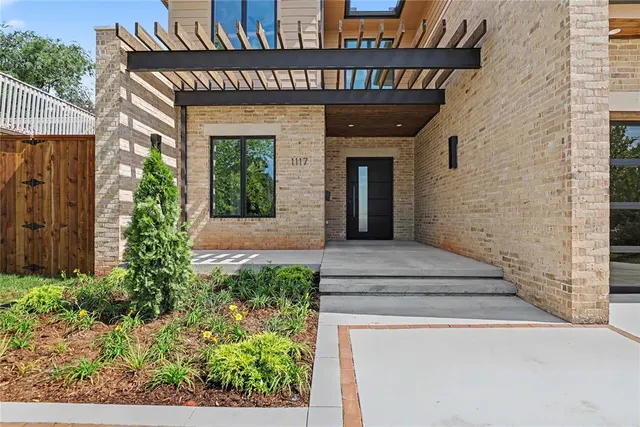 Photo 2 — 1117 Tedford Way, Nichols Hills, OK 73116