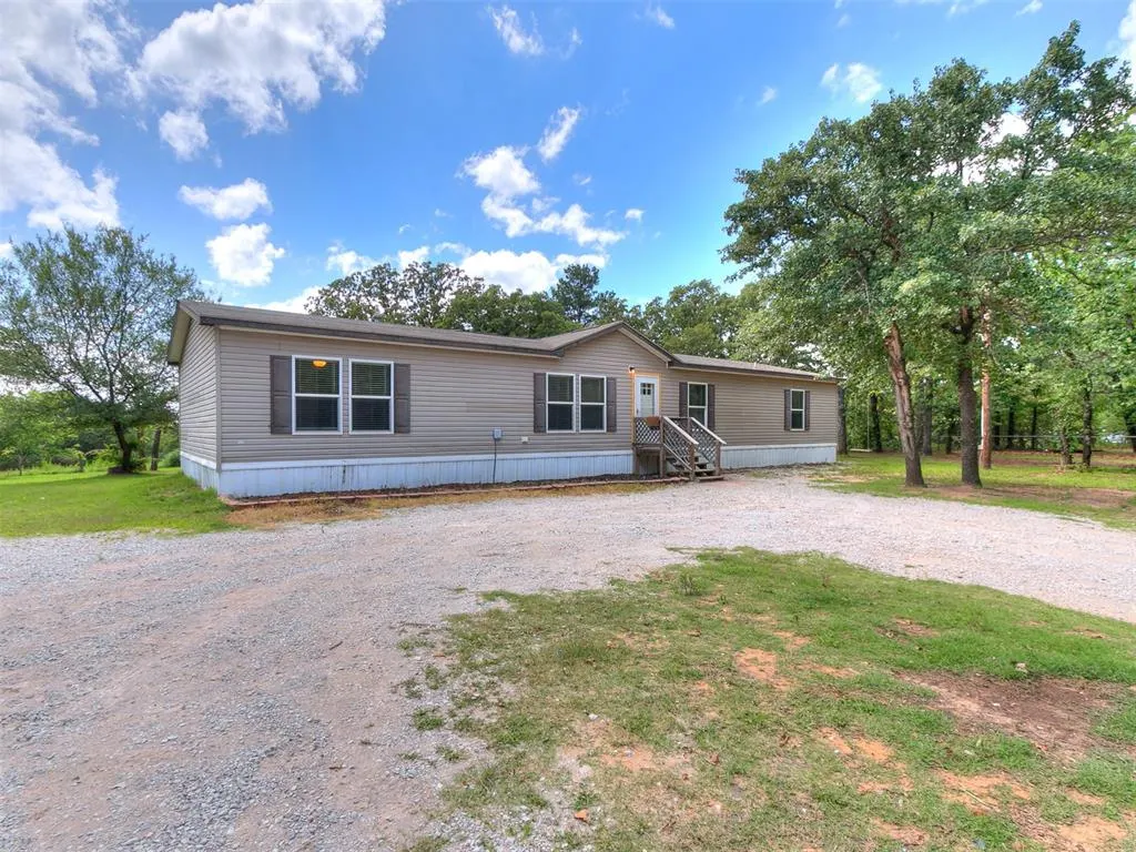 Photo 2 — 2010 SE 136th Avenue, Norman, OK 73026