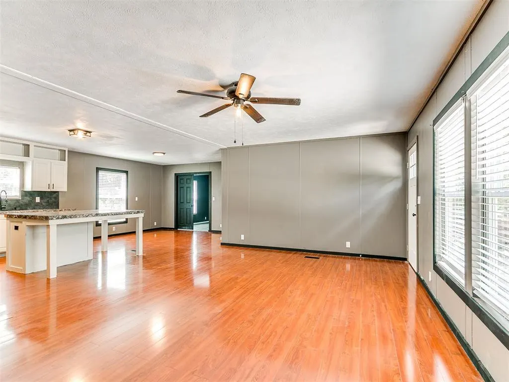 Photo 11 — 2010 SE 136th Avenue, Norman, OK 73026