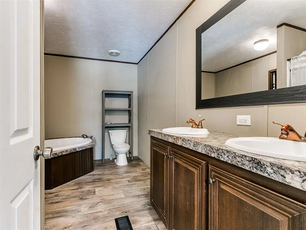 Photo 33 — 2010 SE 136th Avenue, Norman, OK 73026