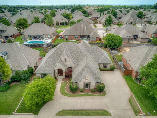 Photo 2 — 2620 SW 137th Street, Oklahoma City, OK 73170