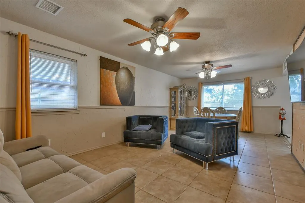 Photo 3 — 1012 NW 7th Place, Moore, OK 73160