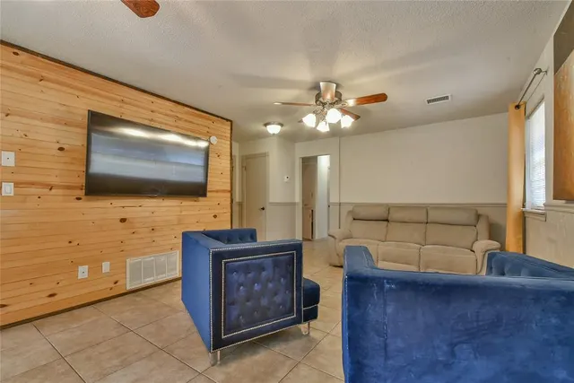 Photo 5 — 1012 NW 7th Place, Moore, OK 73160