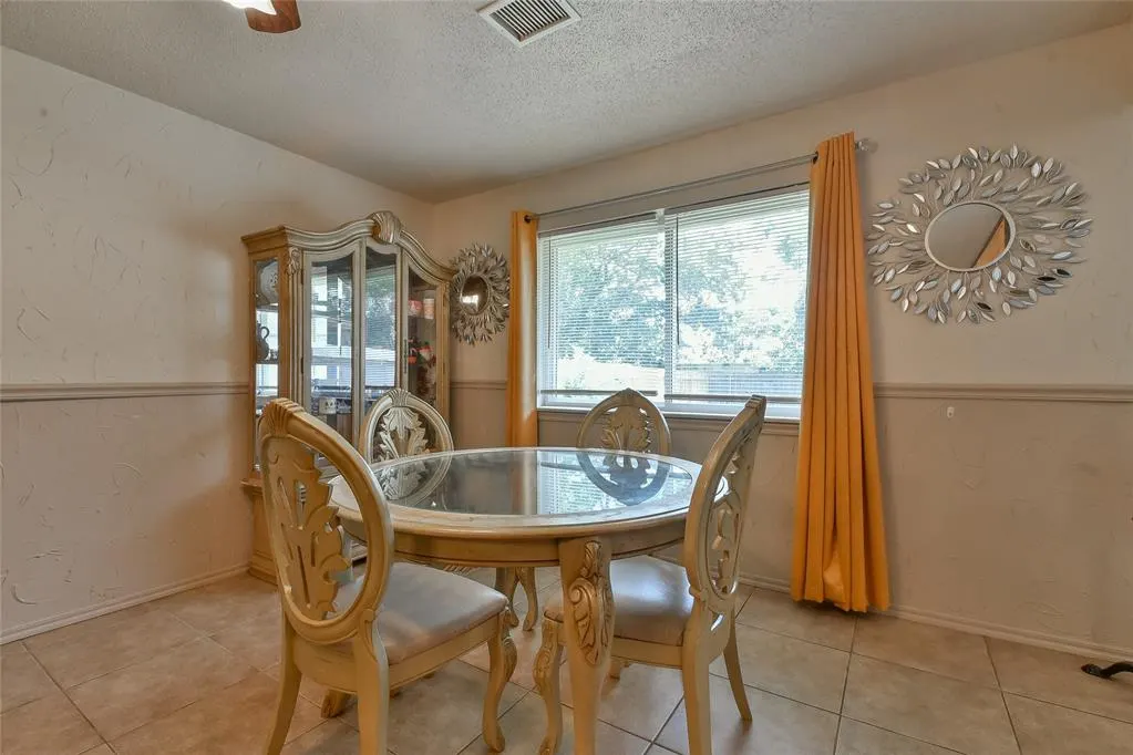 Photo 7 — 1012 NW 7th Place, Moore, OK 73160