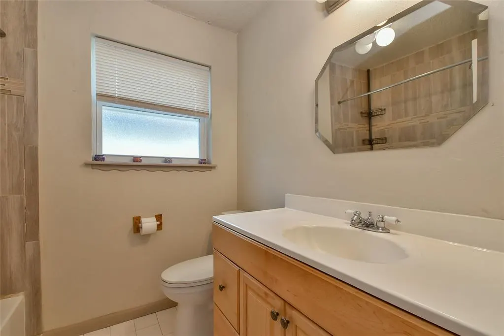 Photo 14 — 1012 NW 7th Place, Moore, OK 73160