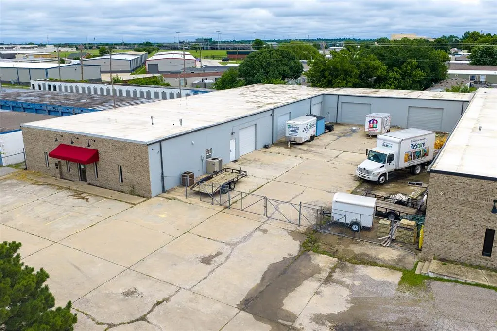 Photo 6 — 1835 Industrial Boulevard, Norman, OK 73069