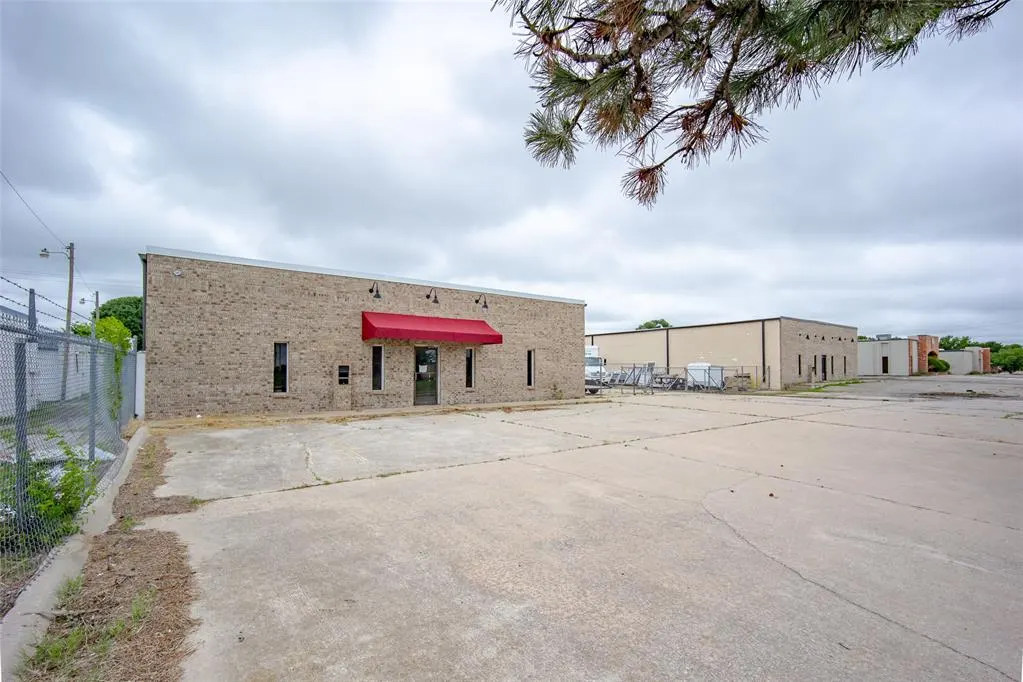 Photo 12 — 1835 Industrial Boulevard, Norman, OK 73069