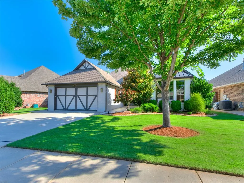 Photo 2 — 929 NW 195th Place, Edmond, OK 73012