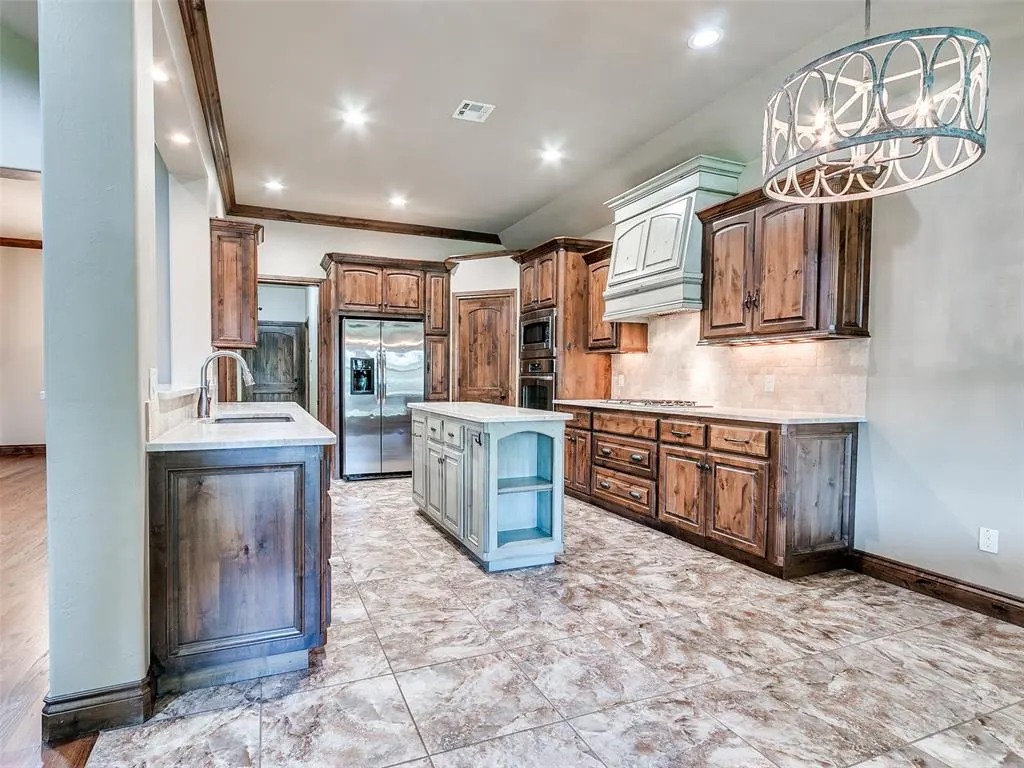 Photo 17 — 929 NW 195th Place, Edmond, OK 73012