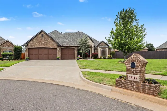 Photo 2 — 13117 NW 6th Circle, Yukon, OK 73099