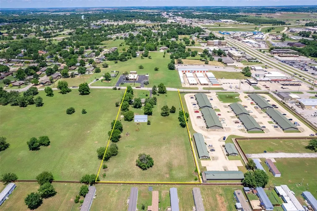 Photo 4 — 523 W Country Club Road, Chickasha, OK 73018