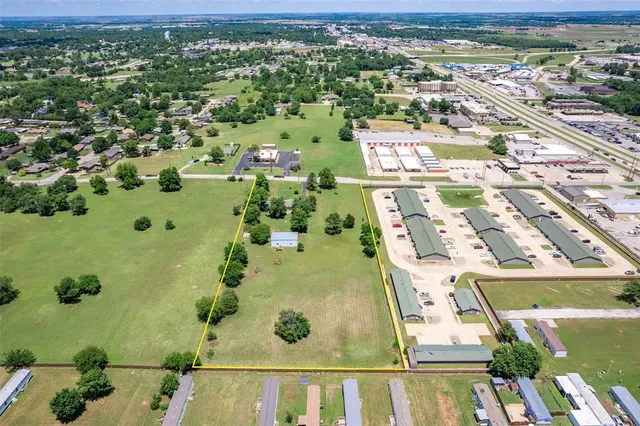 Photo 4 — 523 W Country Club Road, Chickasha, OK 73018