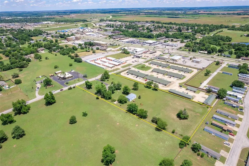 Photo 5 — 523 W Country Club Road, Chickasha, OK 73018