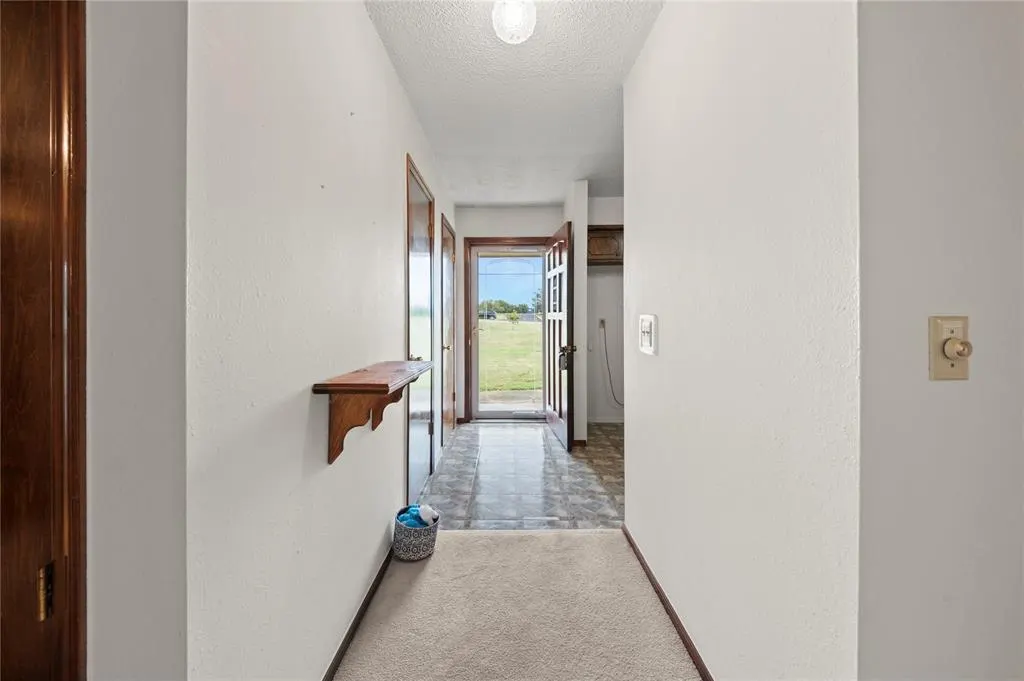 Photo 16 — 523 W Country Club Road, Chickasha, OK 73018