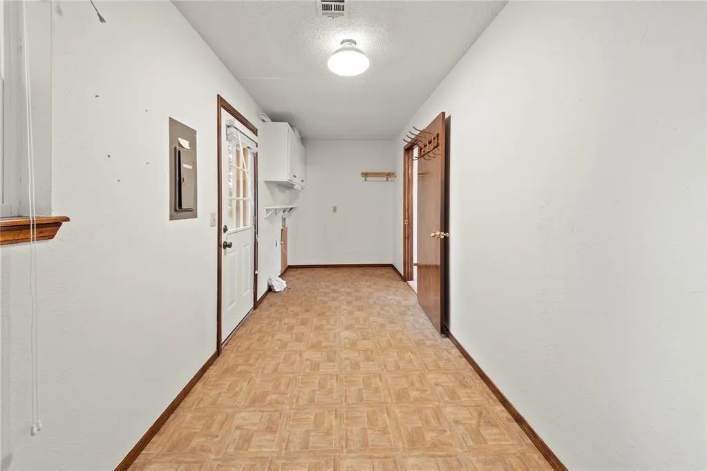 Photo 29 — 523 W Country Club Road, Chickasha, OK 73018