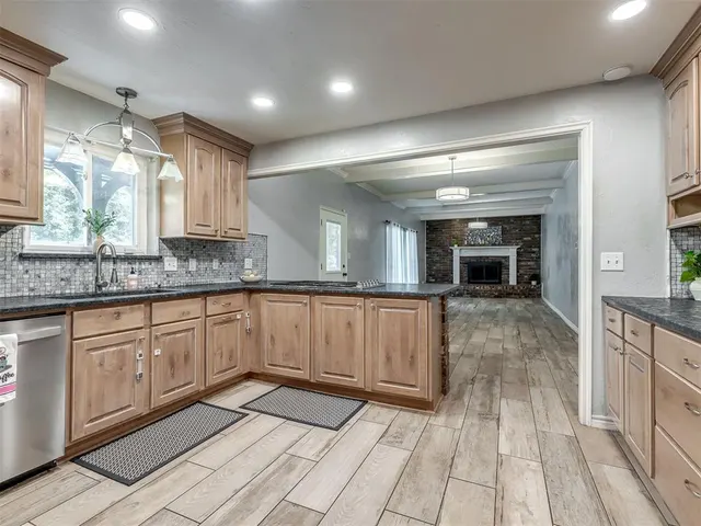 Photo 5 — 504 Jean Marie Drive, Norman, OK 73069