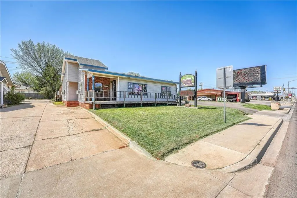 Photo 3 — 1012 W 3rd Street, Elk City, OK 73644