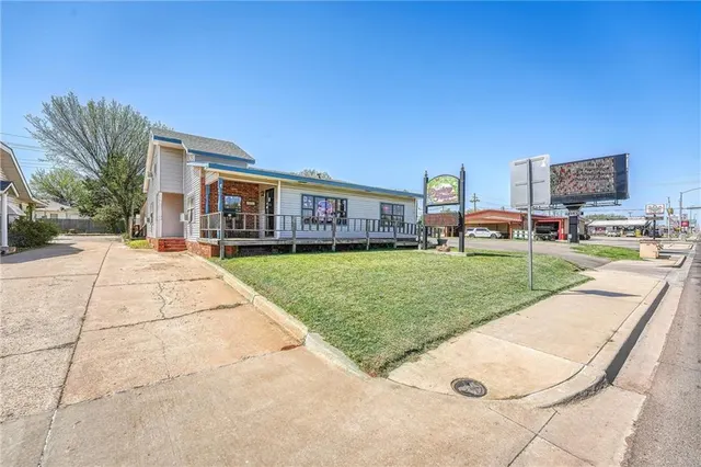 Photo 3 — 1012 W 3rd Street, Elk City, OK 73644