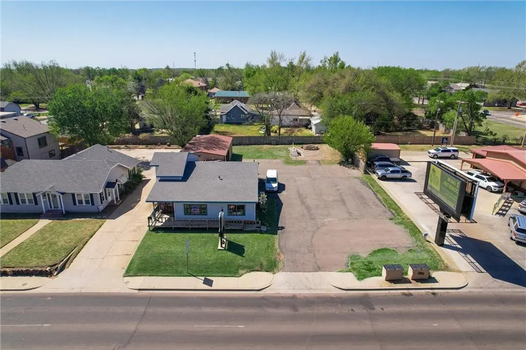 Photo 4 — 1012 W 3rd Street, Elk City, OK 73644
