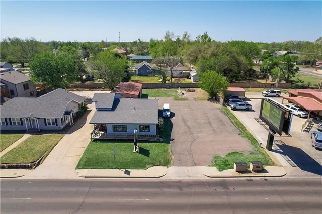 Photo 4 — 1012 W 3rd Street, Elk City, OK 73644