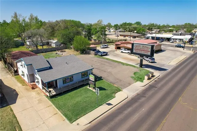 Photo 5 — 1012 W 3rd Street, Elk City, OK 73644