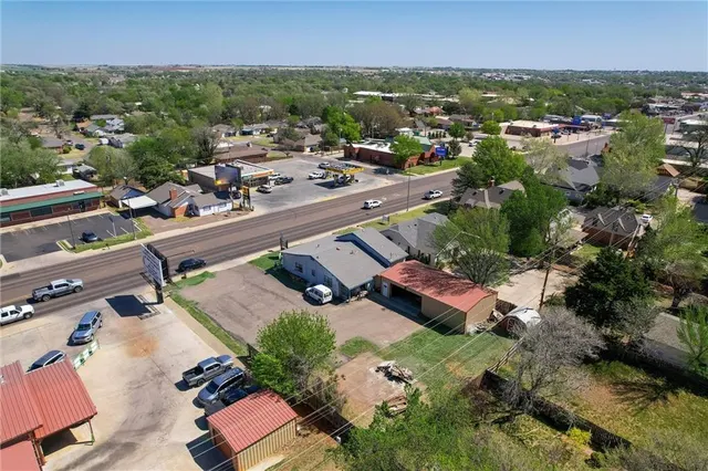 Photo 7 — 1012 W 3rd Street, Elk City, OK 73644