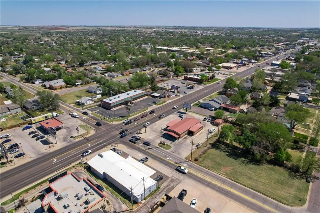 Photo 9 — 1012 W 3rd Street, Elk City, OK 73644