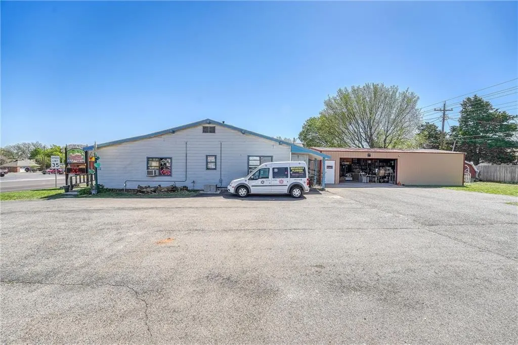 Photo 37 — 1012 W 3rd Street, Elk City, OK 73644
