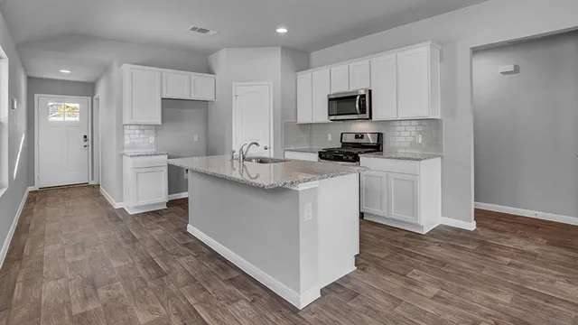 Photo 2 — 10509 Red Thistle Drive, Oklahoma City, OK 73114