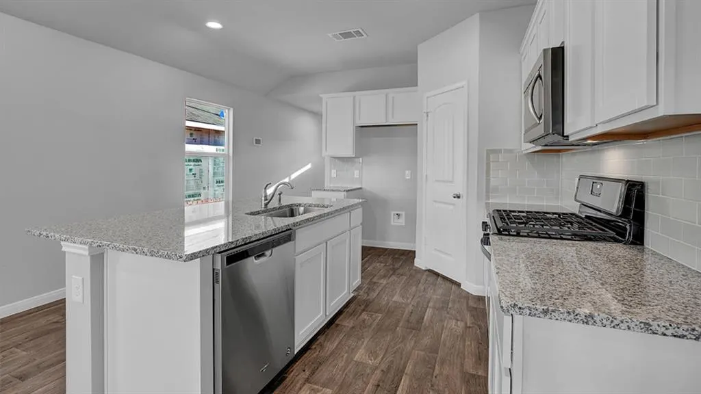 Photo 3 — 10509 Red Thistle Drive, Oklahoma City, OK 73114