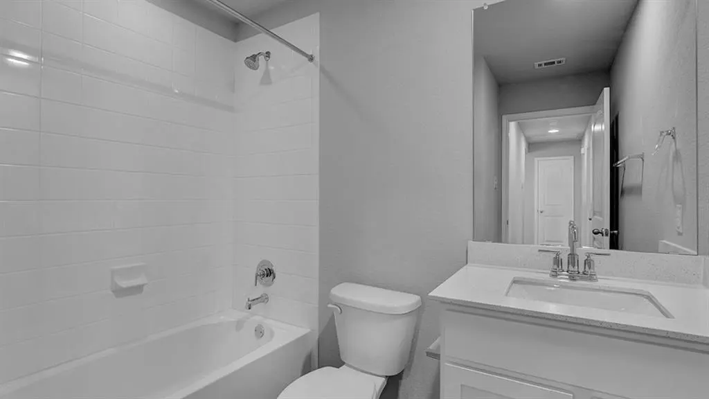 Photo 11 — 10509 Red Thistle Drive, Oklahoma City, OK 73114