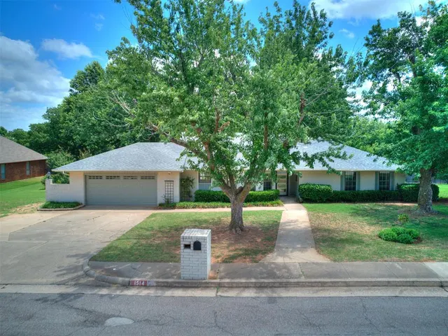 Front exterior — 1514 Washington Street, Edmond, OK 73034