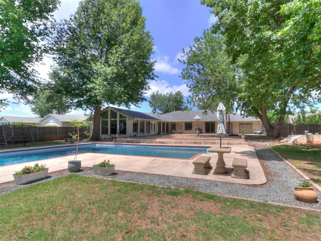 Photo 2 — 1514 Washington Street, Edmond, OK 73034