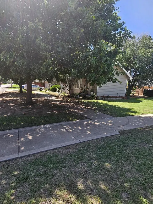 Photo 4 — 401 N BROADWAY Street, Hobart, OK 73651