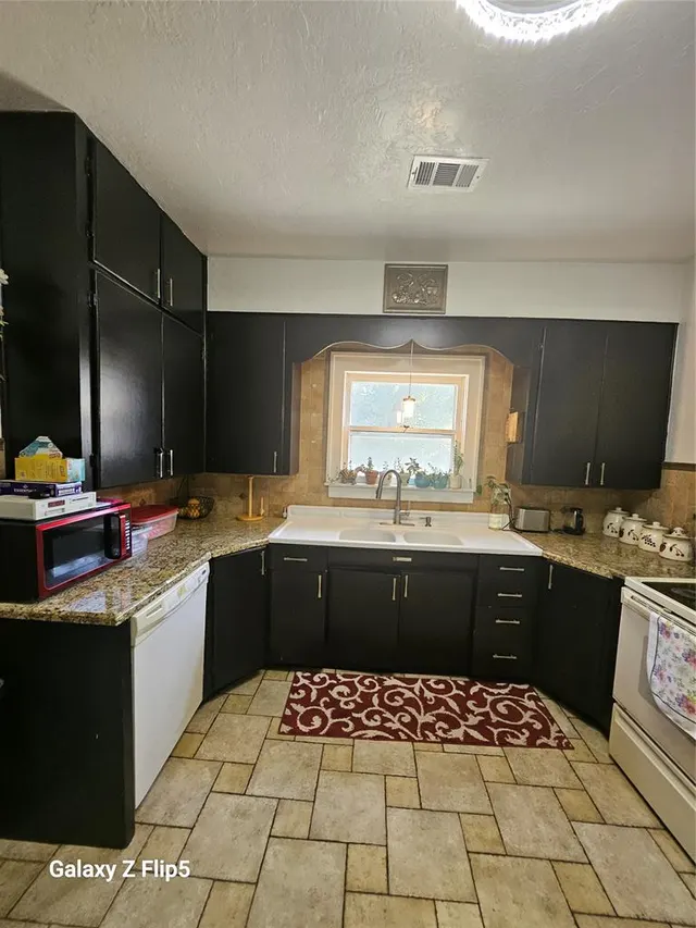 Photo 8 — 401 N BROADWAY Street, Hobart, OK 73651