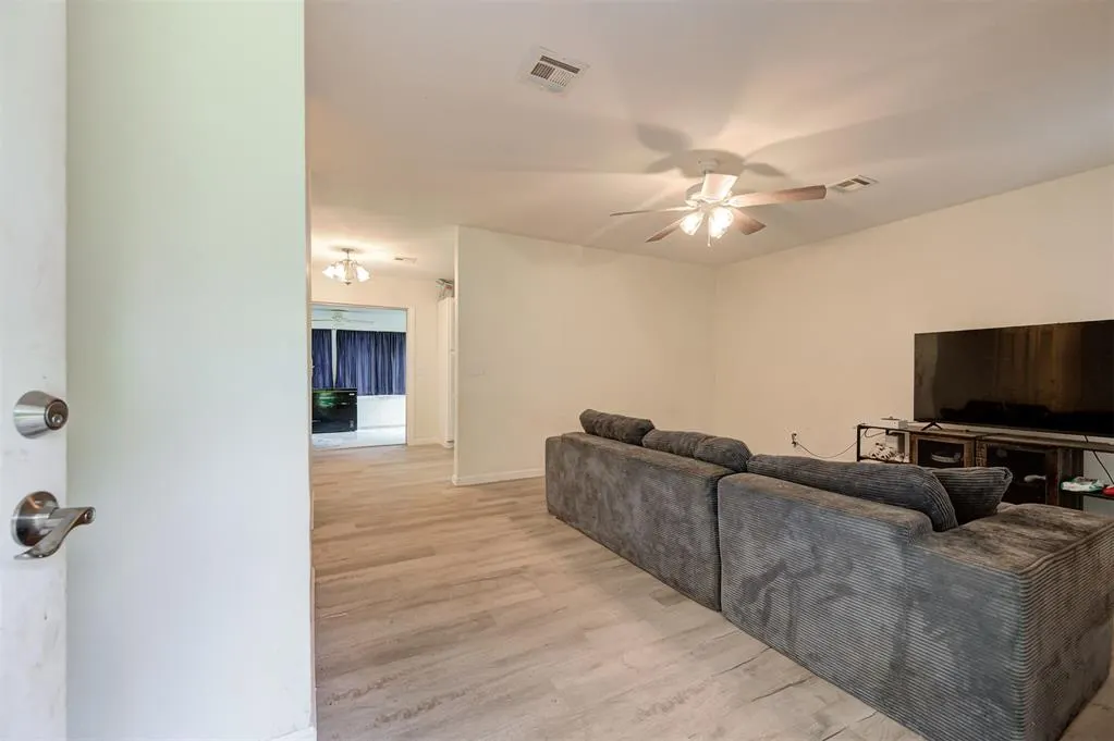 Photo 3 — 4010 N Douglas Boulevard, Spencer, OK 73084