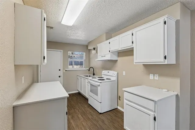 Photo 5 — 119 Woodman Drive, Midwest City, OK 73110