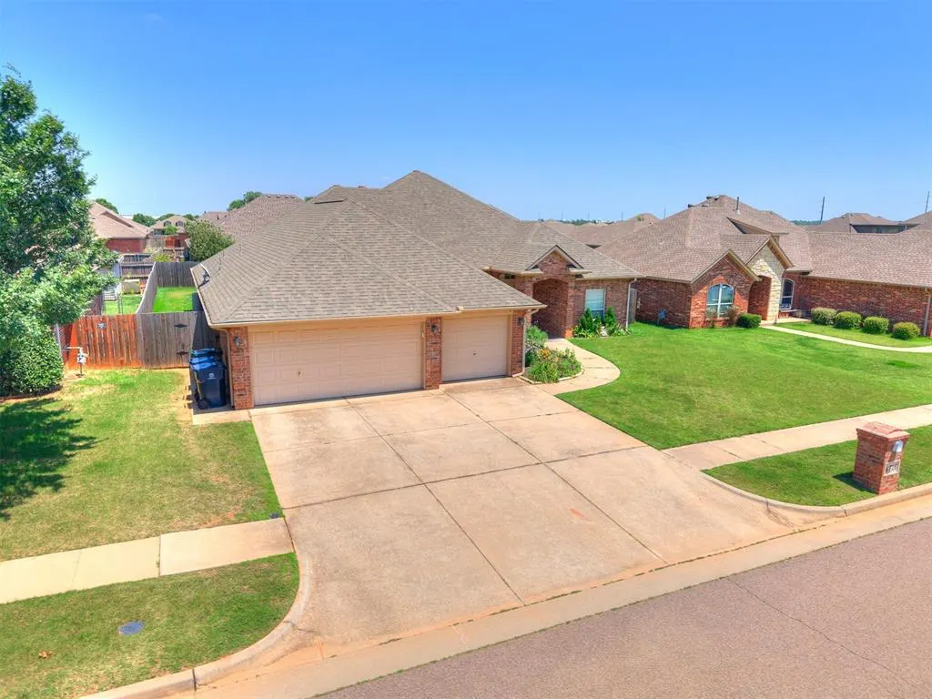 Photo 2 — 4716 Millstone Drive, Oklahoma City, OK 73179