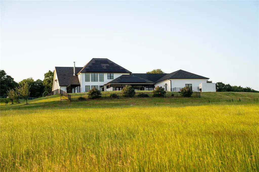 Front exterior — 589 E Three Mile Road, Durant, OK 74701