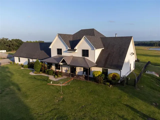Photo 2 — 589 E Three Mile Road, Durant, OK 74701
